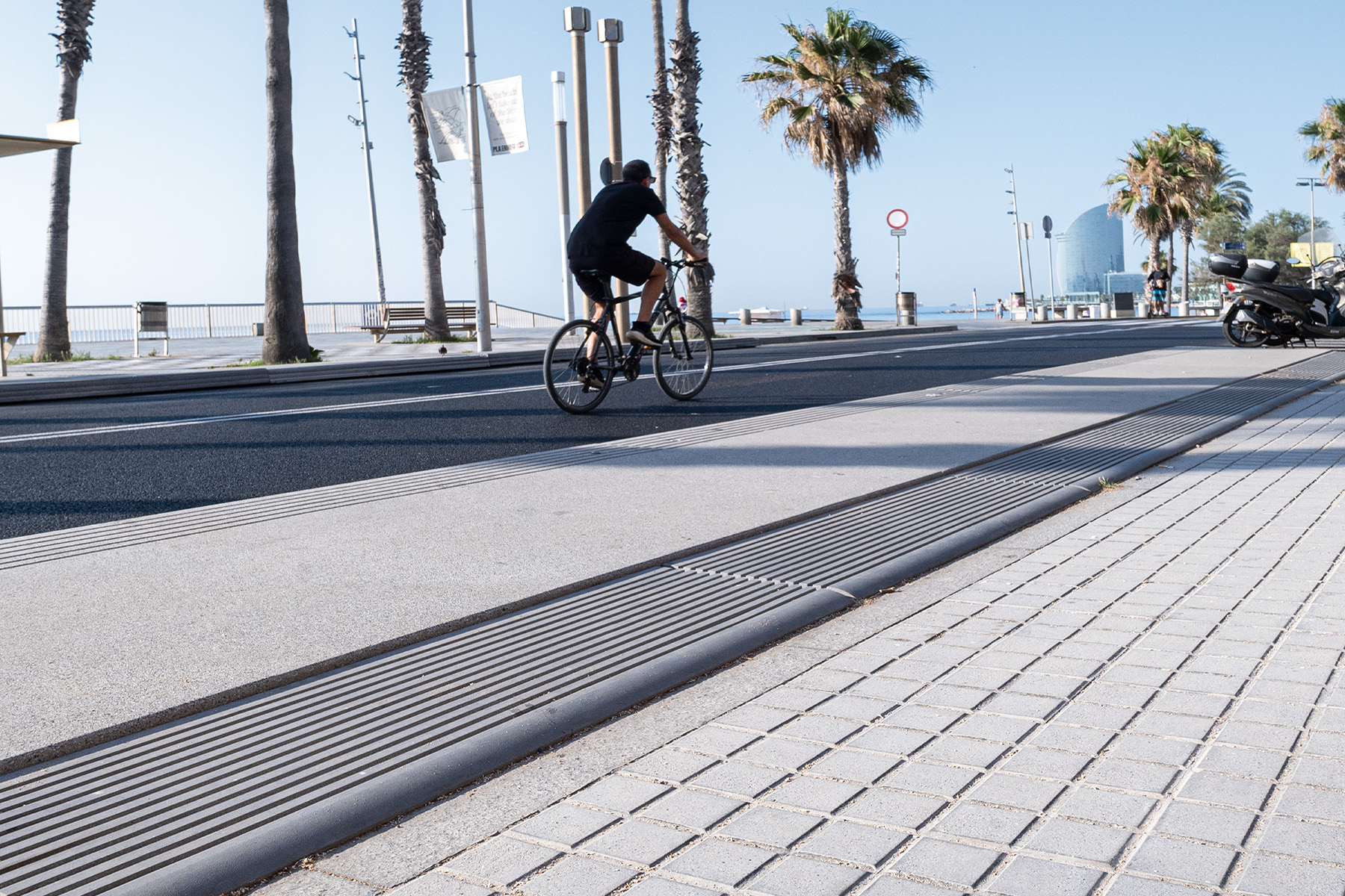 panot-4-pastillas-grey-paseo-maritimo-barceloneta-barcelona