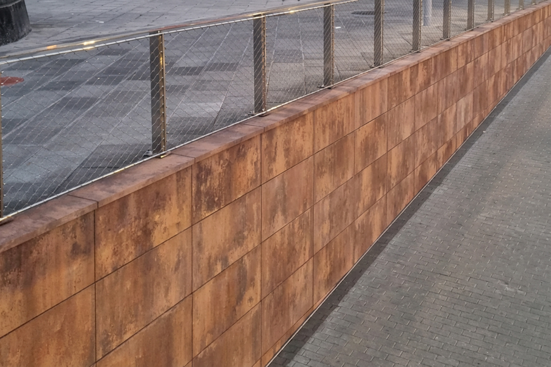 port-olpimic-bcn-corten-llosa-vulcano-aplacada-breinco