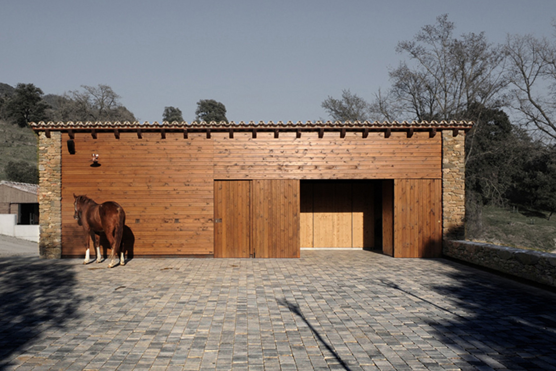 tegula-art-mediterraneo-hipica-gulaba