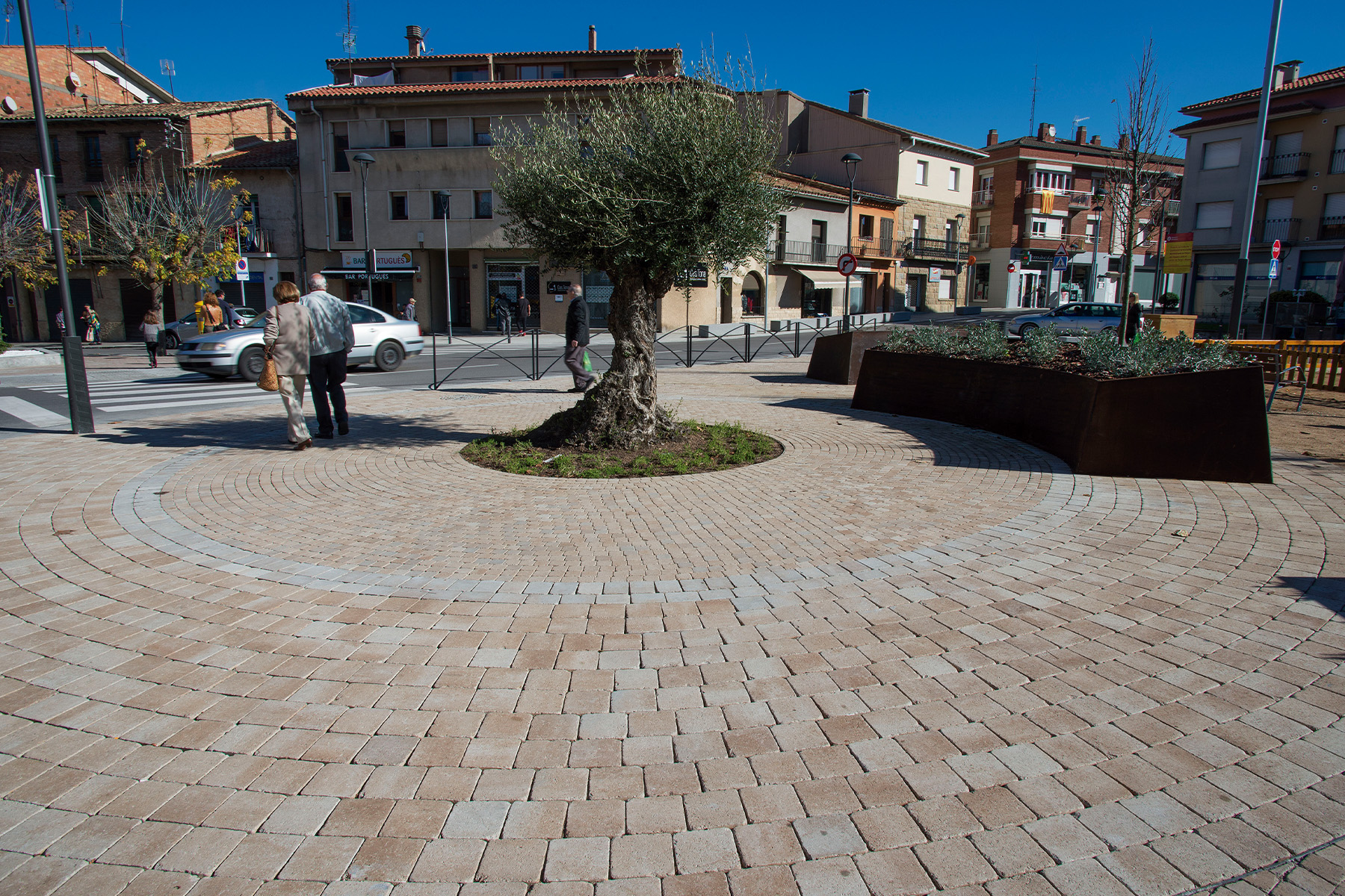 tegula-square-marfil-tona-plaza-horta-barcelona-breinco