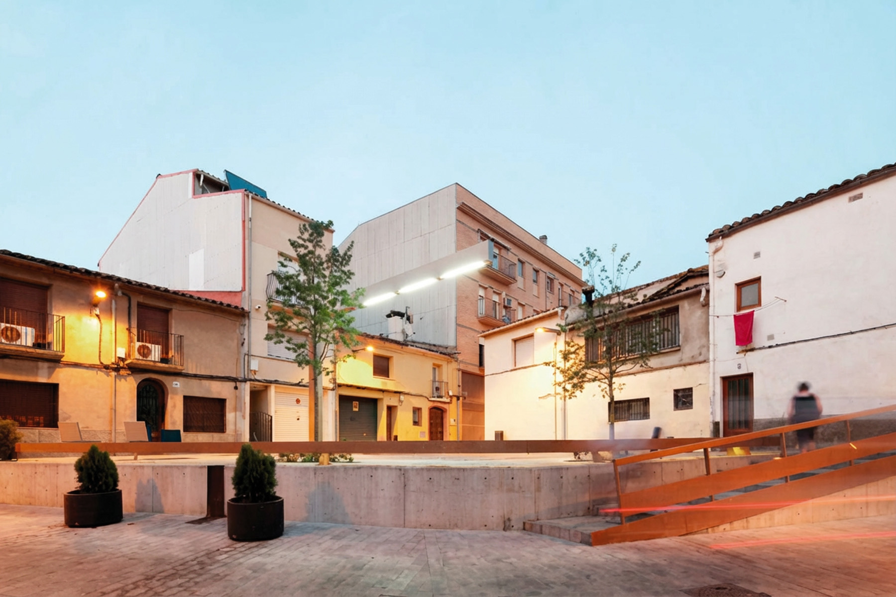 terana-art-ceniza-plaza-den-clos-ripollet-brienco-barcelona